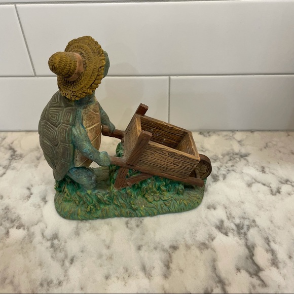 Resin decorative turtle pencil holder - Picture 2 of 8